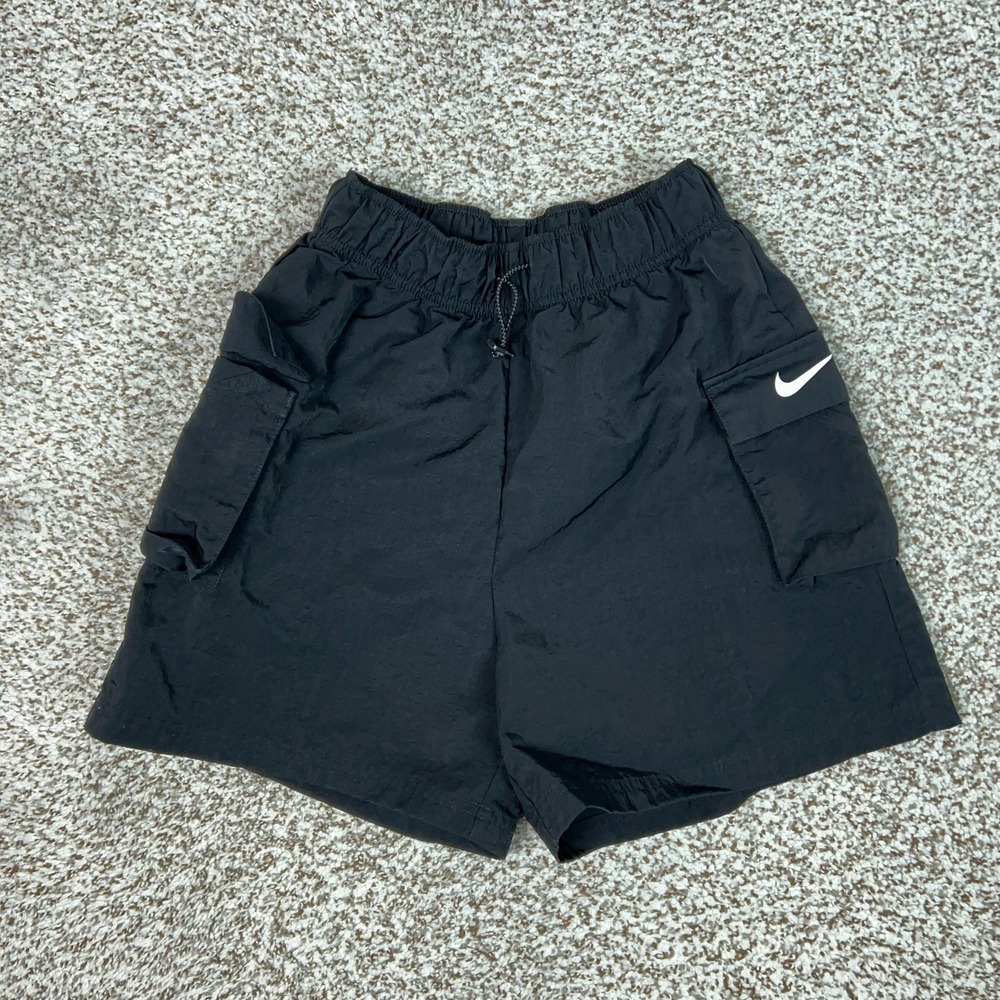Nike Shorts Womens XS Black Cargo Nylon Athletic Sportswear Essential Woven High
